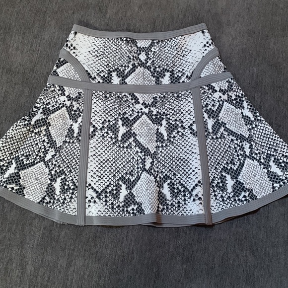 DVF DIANE VON FURSTENBURG grey python snake skirt sz M - Picture 16 of 16